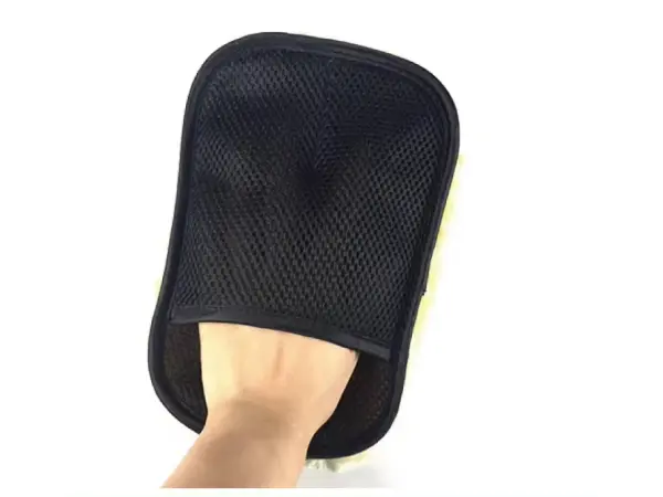 vlnena rukavice na cisteni aut, ktera neposkozuje lak 