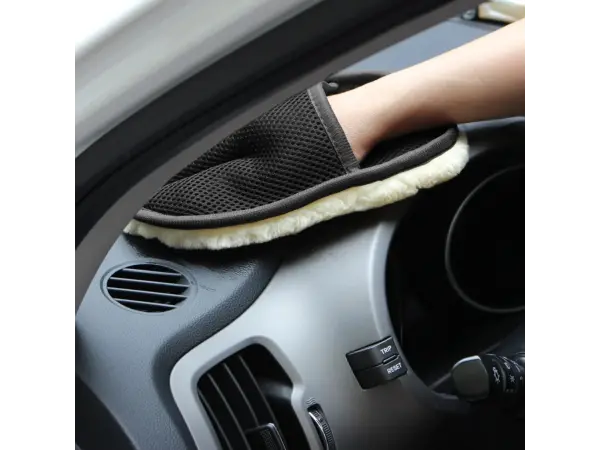 vlnena rukavice na cisteni aut, ktera neposkozuje lak 