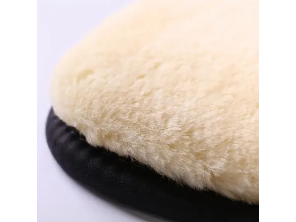 vlnena rukavice na cisteni aut, ktera neposkozuje lak 