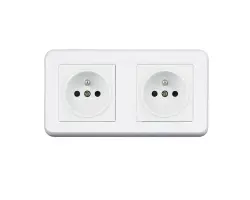 UNIC Elektrick� z�suvka 2*230V b�l� plast v r�me�ku 153mm - 176 K�